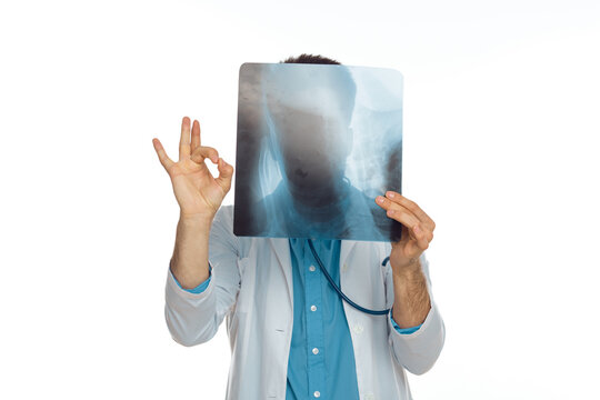 radiologist diagnostics of the patient x-ray professional hospital