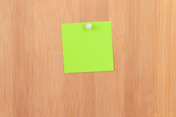 Green Sticky Note Pinned to the Wooden Message Board. To Do List Reminder in Office. Blank Memo Sticker at Work - Template. Empty Checklist - Mockup