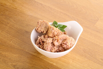 Canned tuna fish with oil