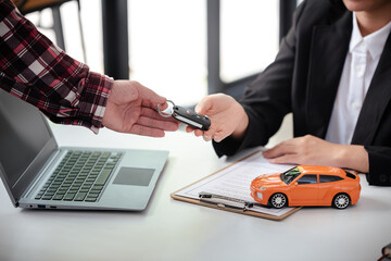 Employees sell keys to customers after agreeing to buy and sell cars. Approve auto loan contracts to buy or sell a new car.