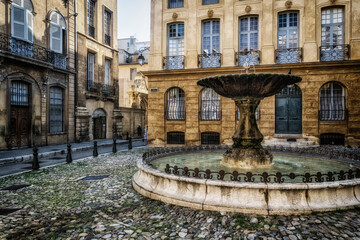 Fototapeta na wymiar Place d'Albertas à Aix en Provence