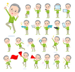 スマートフォンなどのデジタル機器を持つ緑ジャージ高齢男性のセット