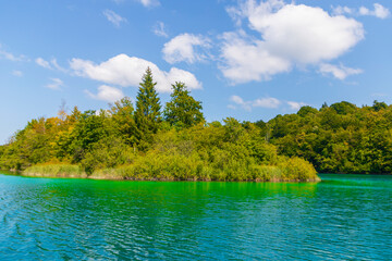Fototapeta na wymiar Plitvice lakes national park HD wallpaper - free download