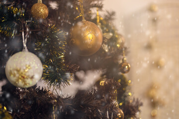 Obraz na płótnie Canvas Close up of decorated Christmas tree