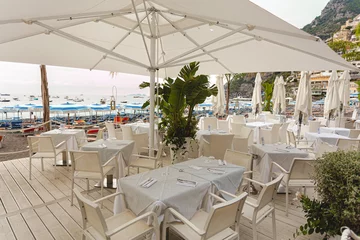 Photo sur Plexiglas Plage de Positano, côte amalfitaine, Italie Restaurant on the beach in Positano, Amalfi, Italy