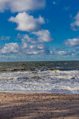 Schöner Herbstspaziergang an der polnischen Ostsee vor den Toren Kolbergs - Polen