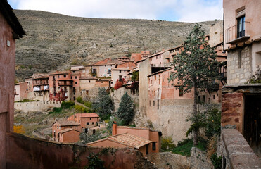 Fototapeta na wymiar Beautiful old architecture and buildings in the mountain village of Albarracin, Spain