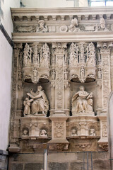 Obraz premium Quimperlé. Retable renaissance du XVIème siècle de l'église Sainte-Croix. Finistère. Bretagne