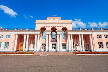 Obraz premium Vladikavkaz railway station building in Vladikavkaz