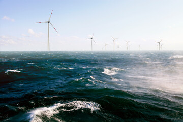 Offshore Windpark in stürmischer See