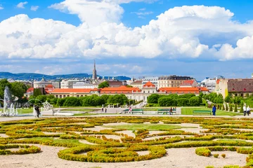  Belvedere Palace in Vienna © saiko3p