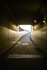 トンネルの向こうへ