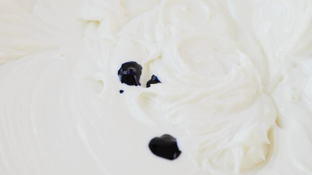Making Blue Icing