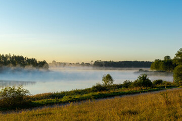 Fototapeta na wymiar morning on the godziszewskie lake