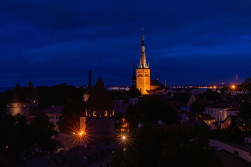 Fototapeta na wymiar ein Sommerabend in der baltischen Hauptstadt Tallinn