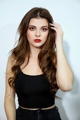Fototapeta premium Junge hübsche Frau mit langen Haaren