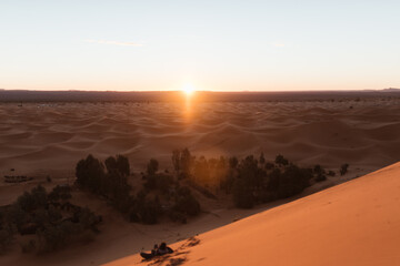 Fototapeta na wymiar sunrise in merzouga desert