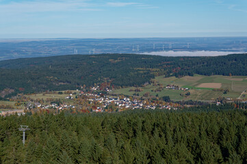 Fototapeta na wymiar Blick vom Ochsenkopf auf Bischofsgrün, Fichtelgebirge in Oberfranken