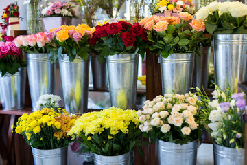 Fototapeta na wymiar Beautiful colorful flowers in flower shop