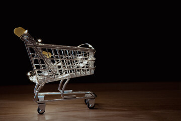Empty trolley - shopping before Christmas could be more expensive due inflation rate © MOZCO Mat Szymański