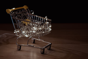 Empty trolley - shopping before Christmas could be more expensive due inflation rate © MOZCO Mat Szymański