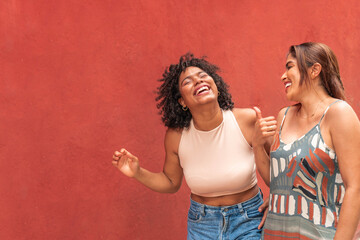 Latin Friends walking down the street © Hector Pertuz