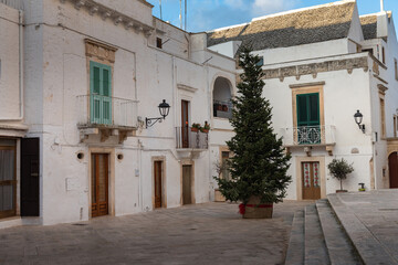 Fototapeta na wymiar Christmas atmosphere in the little town Locorotondo in Puglia, Italy