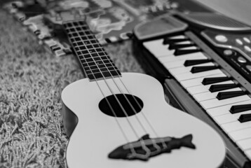 Small ukulele and piano in black and white