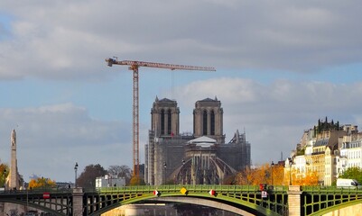 Vue sur Notre- Dame de Paris depuis la Seine