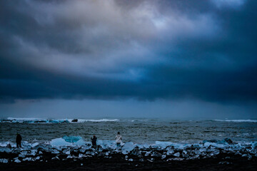 ダイヤモンドビーチの流氷イメージ（アイスランド）