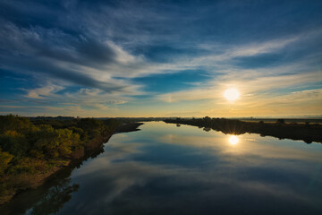 利根川の幻想的な朝