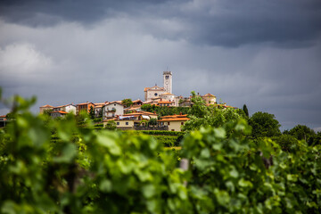 Smartno medieval village in Goriska Brda region, Slovenia. - obrazy, fototapety, plakaty