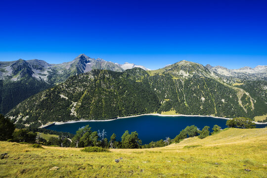 Lac d'Oule during a sunny day, Saint Lary Soulan