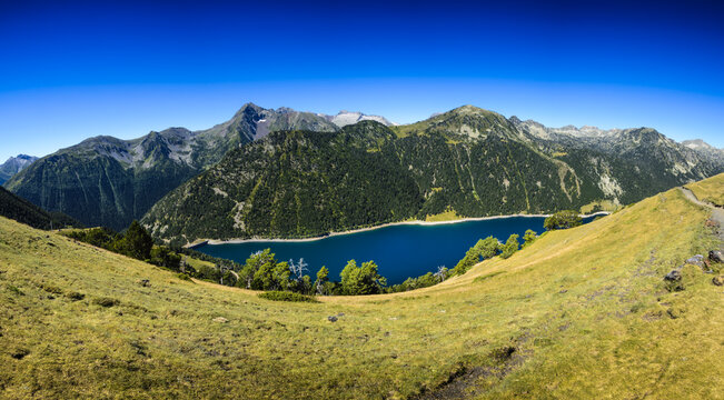Panoramic view of Lac d'Oule at Saint Lary Soulan