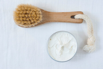 Hairbrush and cream
