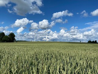 Schw&auml;bische Alb bei B&ouml;hmenkirch in der n&auml;he von Ulm Schw&auml;bisch Gm&uuml;nd Geislingen Aalen Heidenheim - Windrad Windkraftanlage