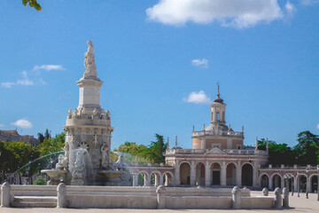 Fototapeta na wymiar fountain in the gardens of the royal palace of aranjuez, madrid, spain, europe