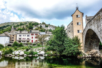 Fototapeta na wymiar Pont-de-Montvert Gorges du Tarn Tarn Schlucht Okzitanien Occitanie Lozère Fluss Brücke 