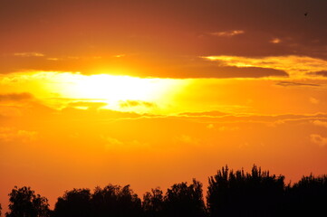 Fototapeta na wymiar malowniczy zachód słońca , okolica Dobrego Miasta , Warmia