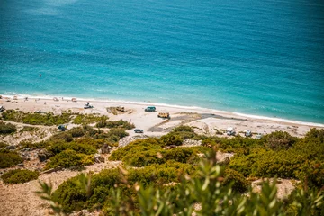 Papier Peint photo autocollant Plage de Camps Bay, Le Cap, Afrique du Sud Offroad campervan on beach in Borsh, Albania