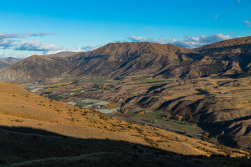 Naklejka premium ニュージーランド オタゴ地方のクラウンレンジロードの展望台からの風景