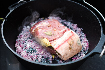 Schweinebraten im Dutch Oven