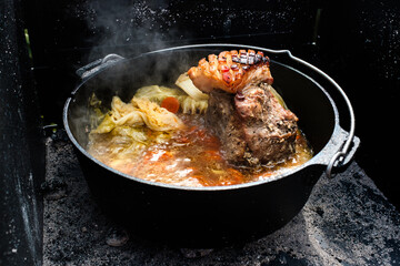 Schweinebraten im Dutch Oven
