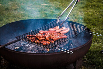 Grillwurst am Grillrost