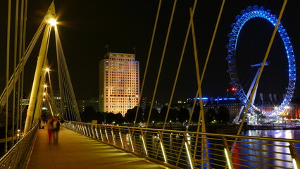 Obraz premium bridge at night