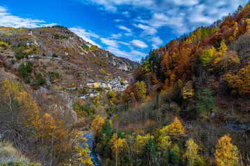 I colori dell&rsquo;autunno in Valle Maira. Larici, faggi, aceri e abeti cambiano veste