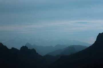 Fototapeta na wymiar blue series of mountains
