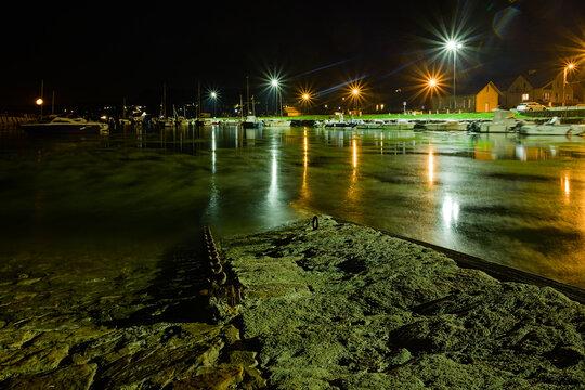 Port du Becquet de nuit en pose longue &agrave; Tourlaville dans le Cotentin, en Normandie