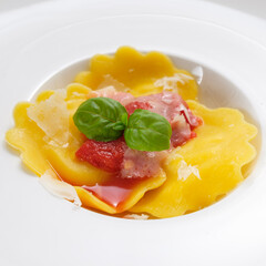 Tortellini with red tomato sauce and basil