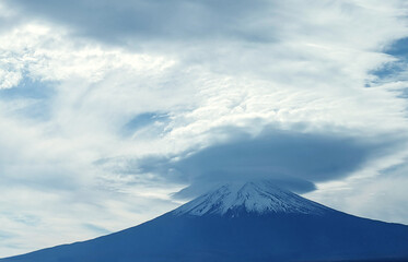 富士山にかかる帽子のような笠雲 1　2021年11月14日